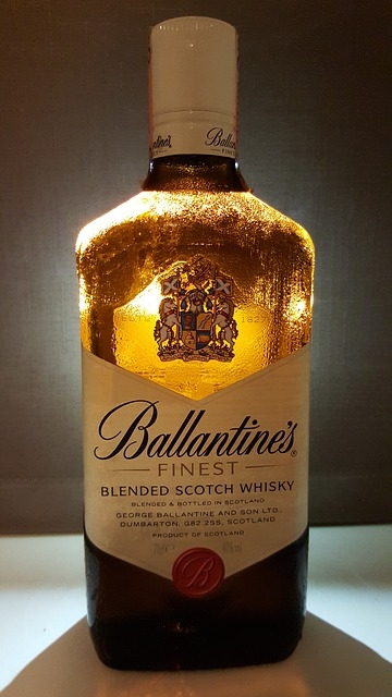 Ballantine's whisky-s üveg