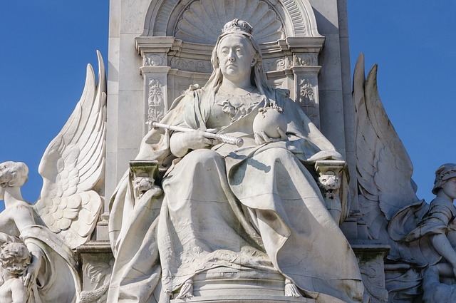 Viktória királynő szobra