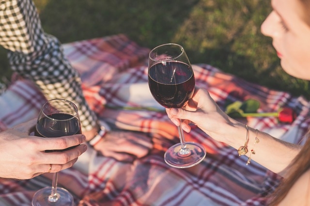 Egy pohár bor kiváló kiegészítő randevúhoz